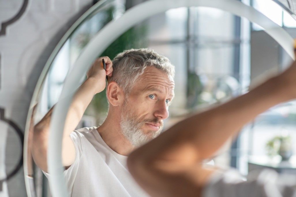 Cuure informa de que más del 70% de los españoles sufre pérdida de cabello