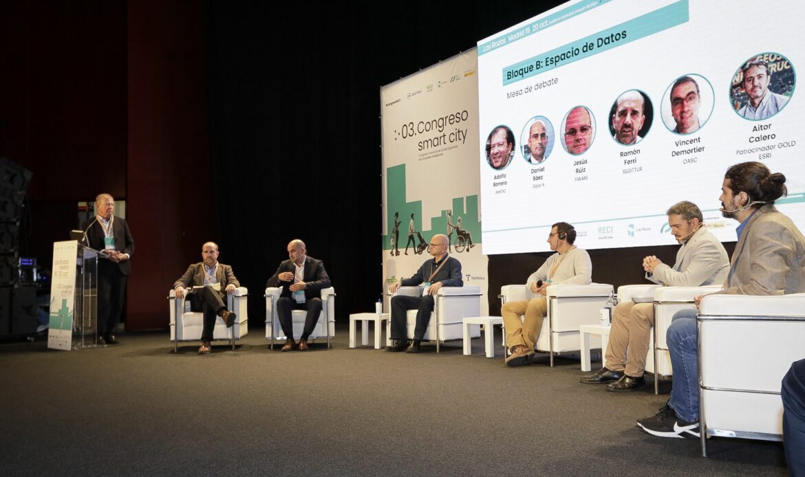 Más de 50 ciudades diseñan en el III Congreso Internacional de Smart Cities, en Las Rozas, cómo serán las ciudades del futuro