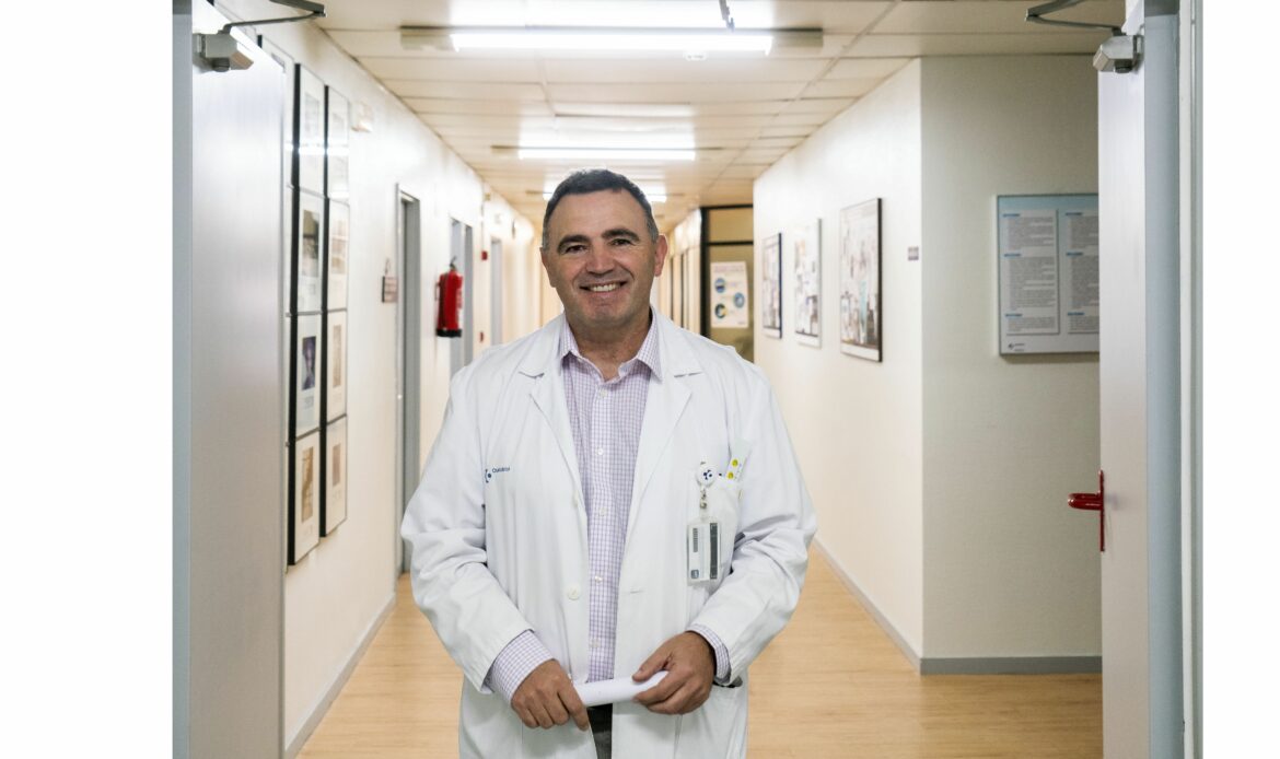 El enfermero Javier Ortiz de Elguea, Premio COEGI 2023 al Desarrollo de la Profesión Enfermera