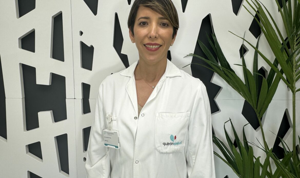 Lourdes Ruiz, oftalmóloga de Policlínica Gipuzkoa: «Con la microexfoliación palpebral prevenimos la blefaritis, una de las causas principales del orzuelo y del ojo seco»