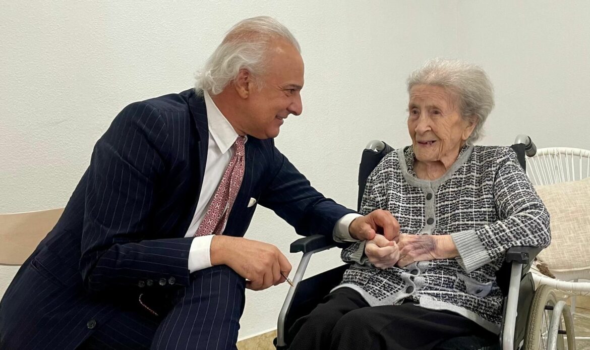 Crescencia a sus 109 años se une a la prestigiosa ‘Guía para Vivir Sanos 120 años’ del Dr. Manuel de la Peña