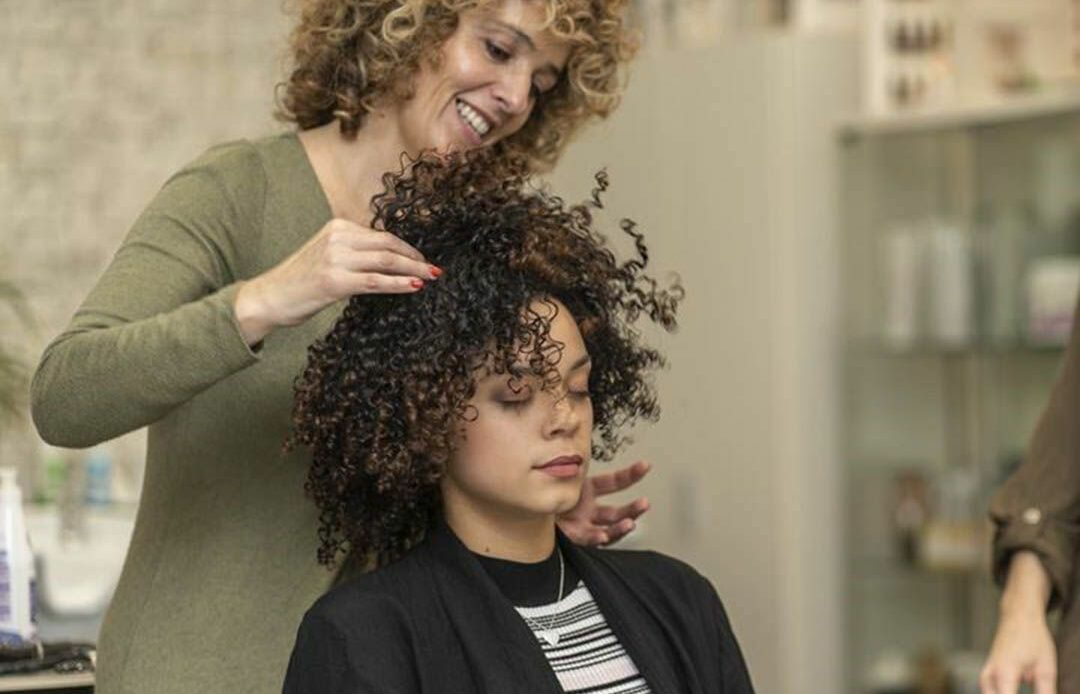 Lino Curly también ofrece asesoramiento curly para particulares, logrando un adecuado cuidado del cabello rizado