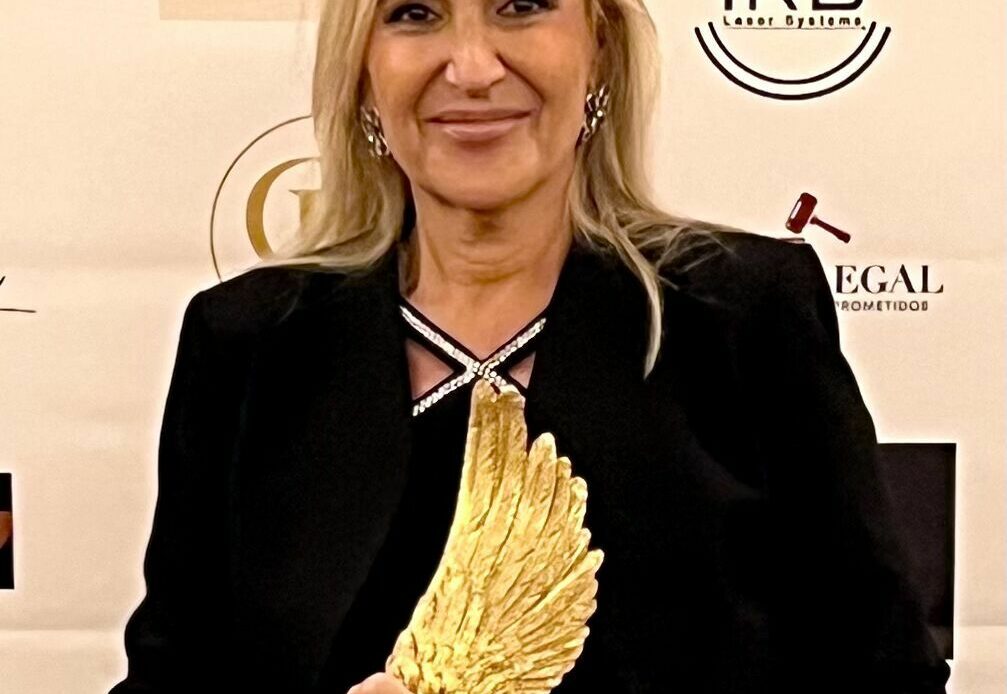 La Doctora Gracia Moreno recibe el Premio a la Trayectoria Profesional de Madrid Magazine