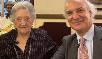 Pepita Bernat, en el umbral de los 106 años, desvela el secreto de su juventud al doctor Manuel de la Peña
