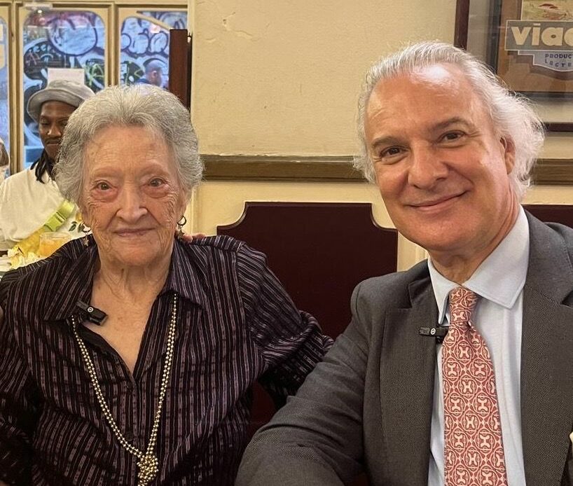Pepita Bernat, en el umbral de los 106 años, desvela el secreto de su juventud al doctor Manuel de la Peña