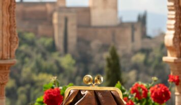 Weekend MaxMara presenta Pasticcino Bag World Tour Spanish Heritage