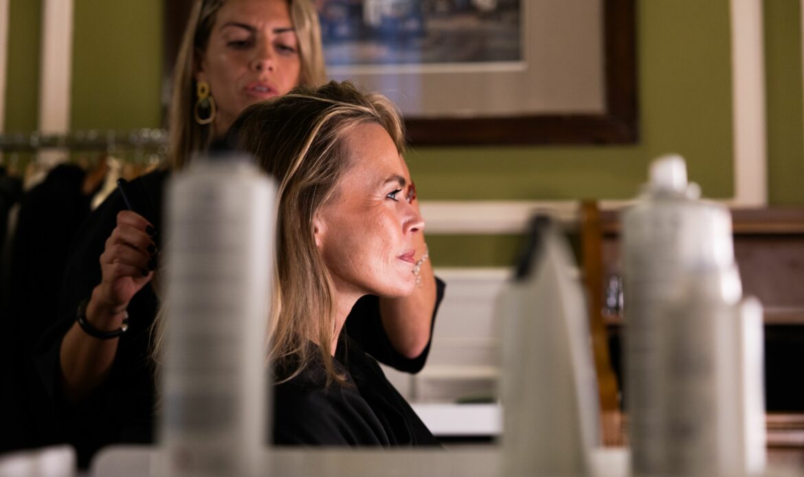 Arkhé Cosmetics, peluquería oficial de los IX Premios Woman, deslumbra en la noche del talento femenino