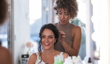 Formación Universitaria presenta su programa online para acceder al Título Oficial de Técnico Superior en Estilismo y Dirección de Peluquería