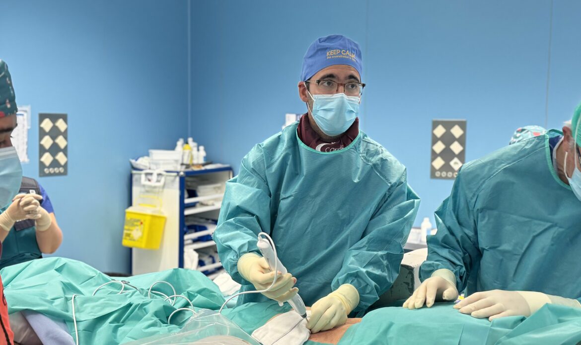 Policlínica Gipuzkoa realiza la primera intervención mínimamente invasiva del territorio contra la claudicación por la estenosis lumbar