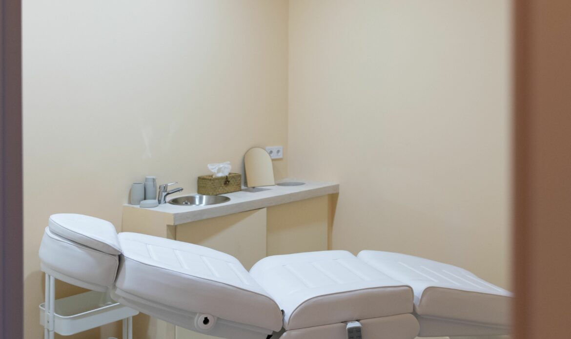 Holaglow firma un acuerdo con Vithas para la realización de cirugías en entorno hospitalario