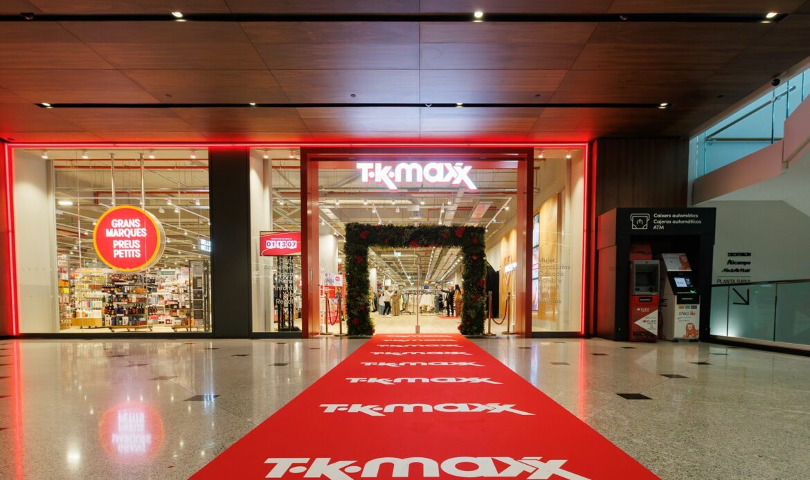 TK Maxx celebra su llegada a España con la apertura de su primera tienda en Barcelona