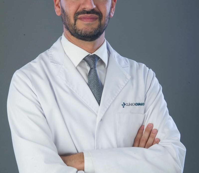 El Dr. Oriol Vernetta explica por qué cada vez más mujeres buscan aumentos de pecho discretos y cuándo tiene sentido la técnica Preservé