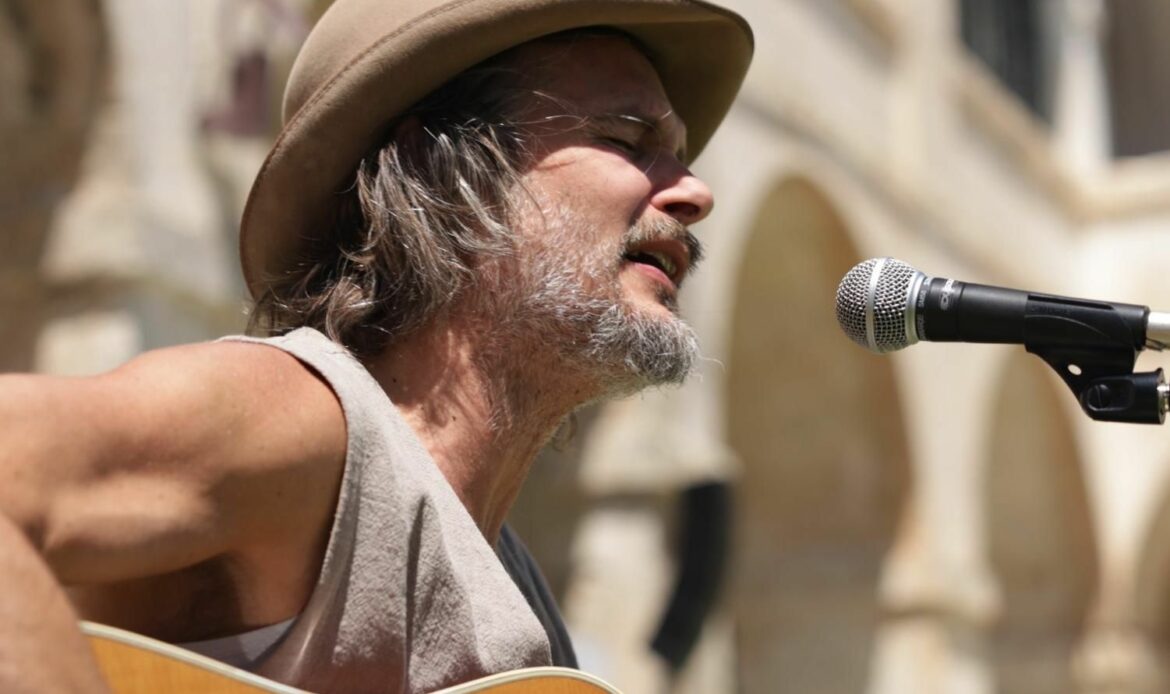 The Yoga Gallery Menorca Fest reúne a un millar de participantes y anuncia doble cita para 2027